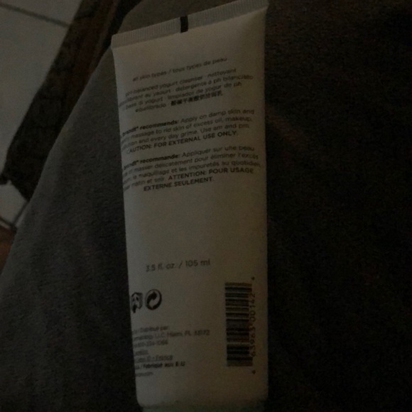 dr. Brandt clean biotic cleanser - Picture 2 of 2